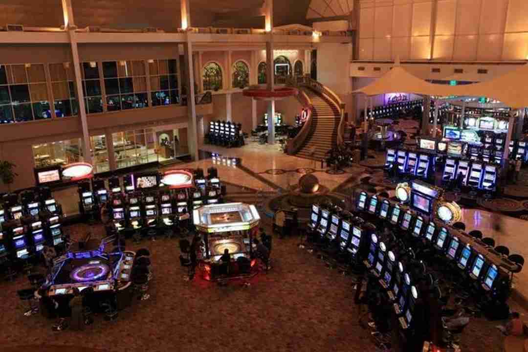 Holiday Palace Resort & Casino song bac hien dai 